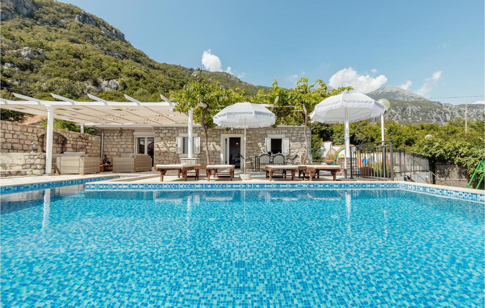 Amazing Home In Herceg Novi With House Sea View Zewnętrze zdjęcie