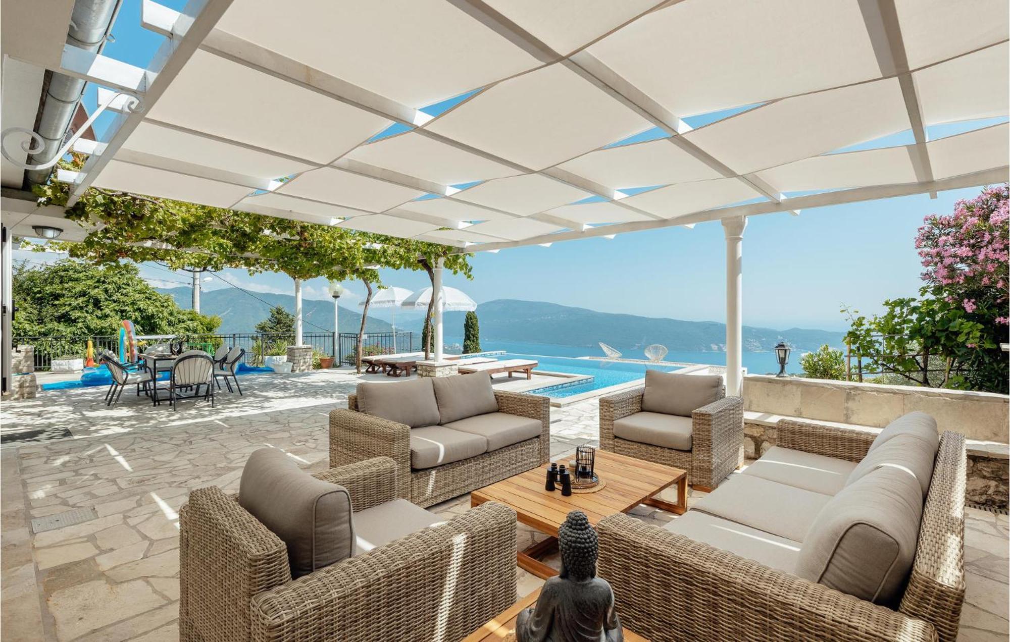 Amazing Home In Herceg Novi With House Sea View Zewnętrze zdjęcie