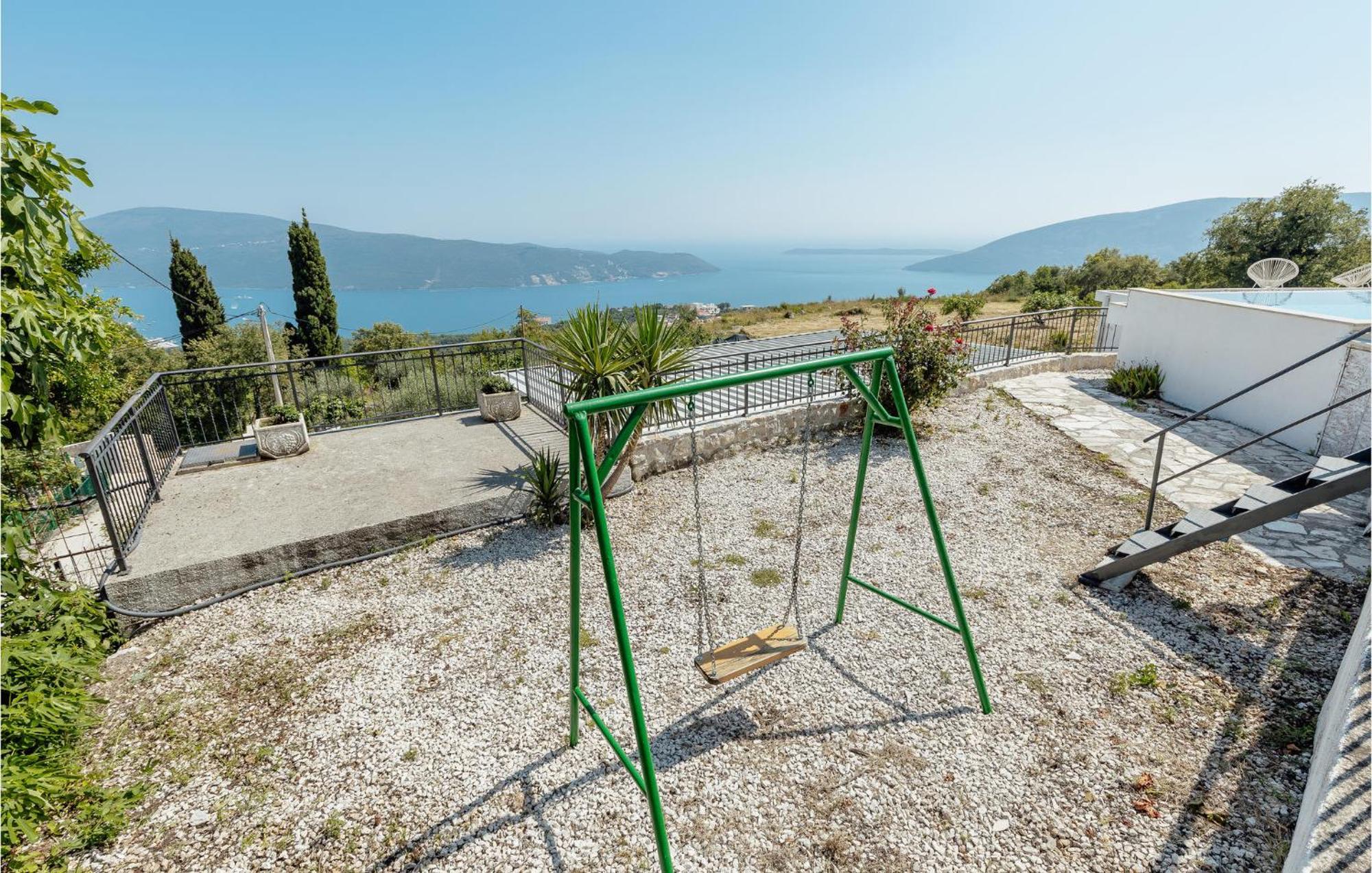 Amazing Home In Herceg Novi With House Sea View Zewnętrze zdjęcie