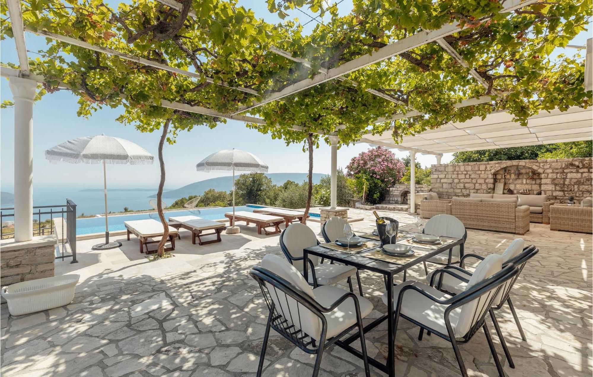 Amazing Home In Herceg Novi With House Sea View Zewnętrze zdjęcie